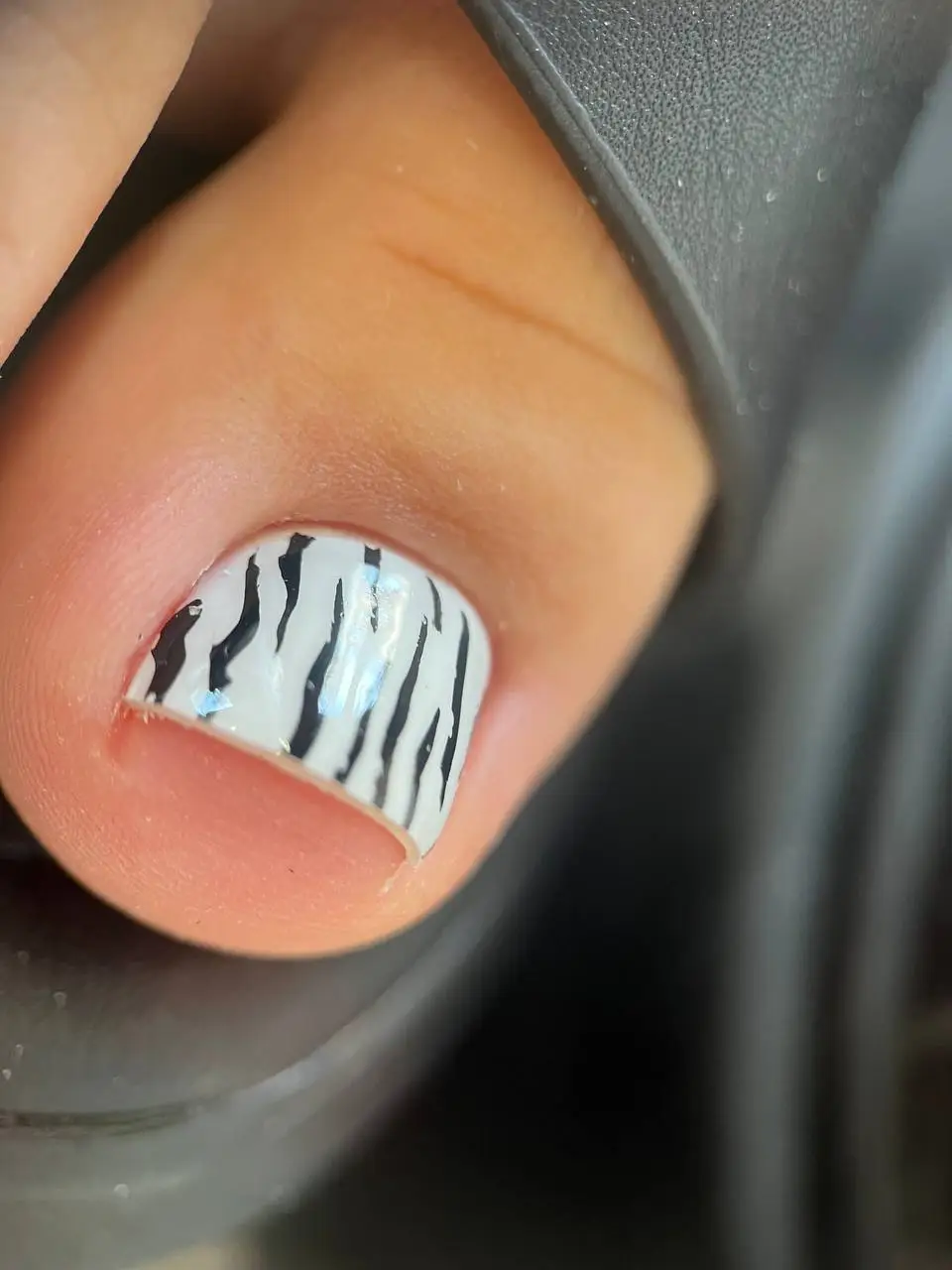Pedicure ze wzorem zebry — Beauty Perła Bydgoszcz
