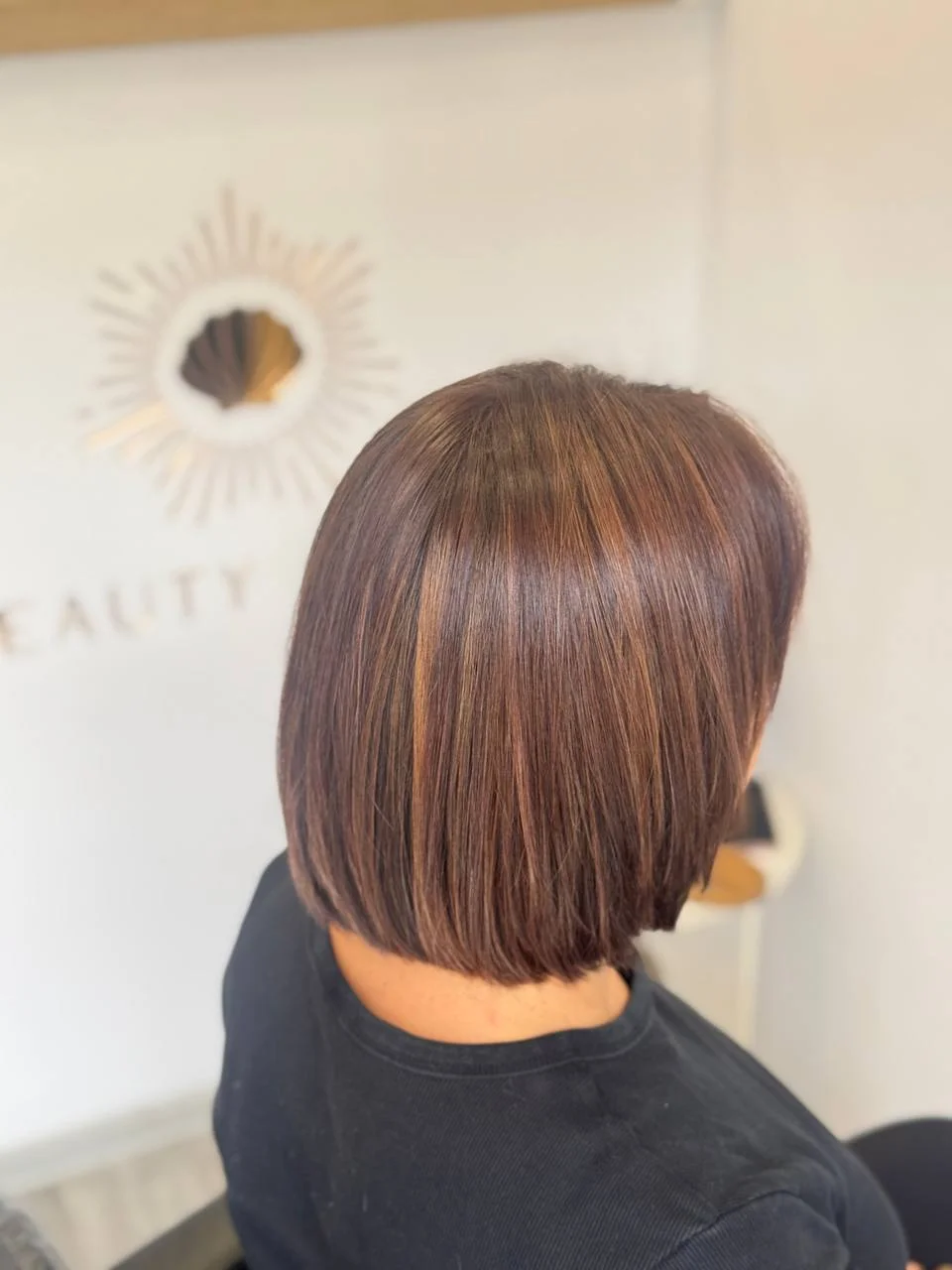 Precyzyjny balayage na ciemnych włosach з naturalnym efektem rozświetlenia